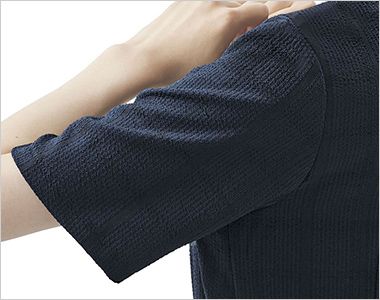 Enjoy ESA1031 [春夏用]オーバーブラウス[吸汗速乾/UVカット/2WAYストレッチ] 動きやすい袖(ARM360°プラス)
パソコン入力や電話対応など、腕を前に出す動作がスムーズに。