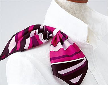Enjoy ESB659 [春夏用]シンプルで上品なシャドー調の七分袖ブラウス 衿もとにスカーフのズレを防ぐループが付いています。ワンタッチで形が決まります。