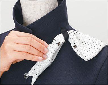 Enjoy ESP403 [春夏用]オフィスポロシャツ(スカーフ付) 無地 衿もとにスカーフのズレを防ぐループが付いています。ワンタッチで形が決まります。