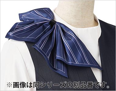 プルオーバー（八分袖） スカーフループ®。スカーフをループに通すだけできれいな形が完成。 首に巻かないので快適です。
