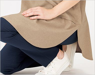 HAH021 ハートグリーン ベスト(エプロン)[男女兼用] 腰まわりをカバーしながら、しゃがんでも裾が床につかない丈感。