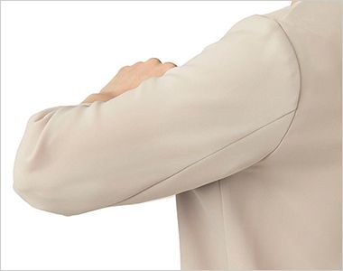 ノーカラージャケット 動きやすい袖(ARM360°プラス)。腕を前に出す動作がスムーズ