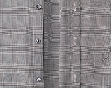 ユニセックススタンドカラーシャツ(長袖) バストケアピッチ。女性にうれしい配慮がされたデザイン。胸元からインナーが見えないよう、ボタンの間隔を調整。