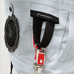 26863 クロダルマ エアーセンサー ハーネス対応ベスト 右脇には草刈り機用<br></picture>ベルト取り出し口を設けています。