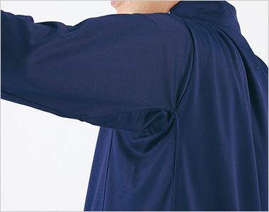 Montblanc CJ507 トレーニングジャケット(長袖)[男女兼用] スムーズな肩まわりの動きを実現するパターンデザイン。