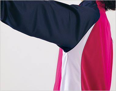 Montblanc CJ511 トレーニングジャケット(長袖)[男女兼用] スムーズな肩まわりの動きを実現するパターンデザイン。