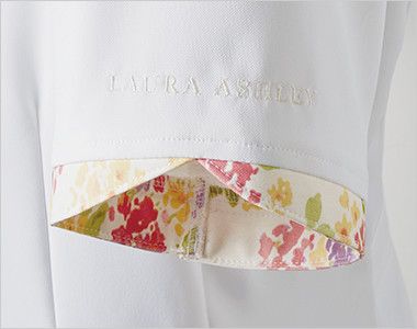 LW401 ローラ アシュレイ ナースワンピース(女性用) 花びらのような袖口。ロゴ刺繍入り