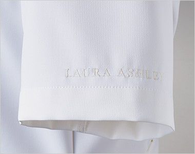 LW601 ローラ アシュレイ 半袖ナースジャケット(女性用) ロゴ刺繍