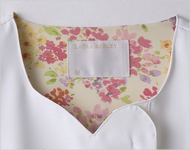 Montblanc LW604 ローラアシュレイ スクラブ[女性用] 華やかなダイヤモンドネック。襟裏のプリント柄がチラリとのぞきます。