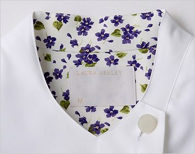 Montblanc LW612 ローラアシュレイ スクラブ[女性用] コンパクトなVネック。襟裏のプリント柄がチラリとのぞきます。