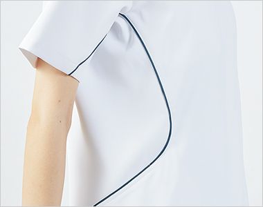 Montblanc MJ058 ジャケット(半袖)[女性用] サイドパイピング。ウエストまわりを細くスッキリ見せる、パイピングデザイン。