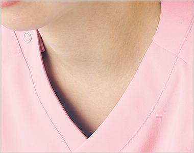 Montblanc MS005 スクラブ[男女兼用] 前屈みの動作でも胸元がのぞかず、程よいゆとりが安心のVネック