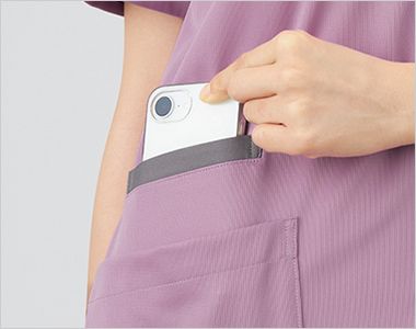 Montblanc MS009 スクラブ[男女兼用] 右脇の小物ポケットは重さのあるスマホなども収納可能