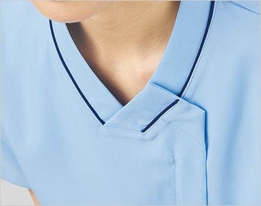 Montblanc MS010 スクラブ[男女兼用] 前屈みの動作でも胸元がのぞかず、程よいゆとりが安心のVネック