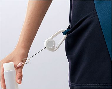 Montblanc MS359 スクラブ[女性用] 消毒液ホルダーも取り付けできるポケット内ループ。