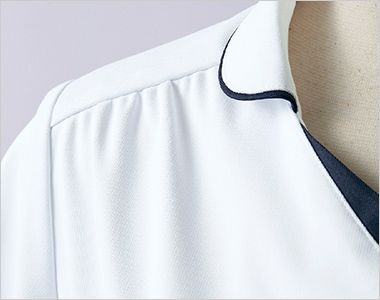 MS900 Montblanc マタニティスクラブ[女性用] バストの形や大きさの変化に対応できるよう、肩ヨークにギャザーをプラス。胸元にゆとりを作ることでバストの目立ちを抑え、窮屈感も軽減します。