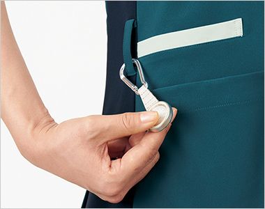 Montblanc RS001 スクラブ[男女兼用] 左右のウエストには鍵や消毒液などが掛けられるループ付き。