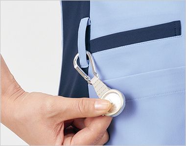 Montblanc RS002 スクラブ[男女兼用] 左右のウエストには鍵や消毒液などが掛けられるループ付き。