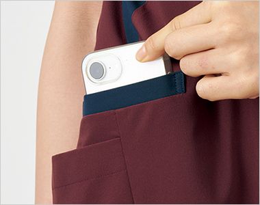 Montblanc RS004 スクラブ[男女兼用] 右脇の小物ポケットは重さのあるスマホなども収納可能。