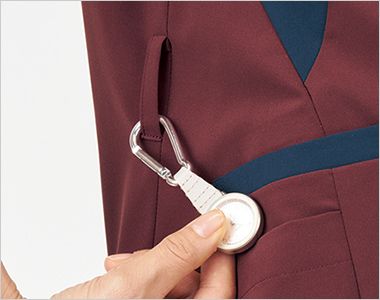 Montblanc RS004 スクラブ[男女兼用] 左右のウエストには鍵や消毒液などが掛けられるループ付き。