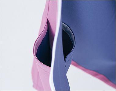 Montblanc RS005 スクラブ[男女兼用] 胸・腰ポケット共に裏表でポケット袋がつながっているので、どちら側で着用しても中身の入替えや出し忘れを防止