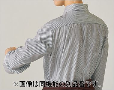 Montblanc SS011 シャツ[男女兼用] 後身頃のタック位置を見直し、肩まわり・ 腕が動かしやすい最適な位置に設定。 細身でありながら動きやすいシルエットが特徴です。