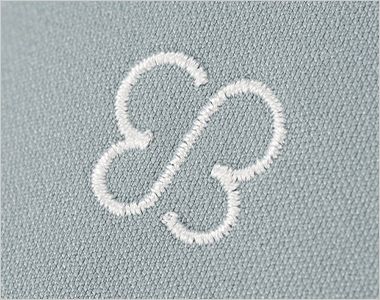 Montblanc UM500 uka scrub study スクラブ[女性用] 左袖にukaロゴの刺繍。ネイルボトルとリンクする白色が可愛い。