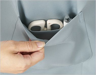 Montblanc UM500 uka scrub study スクラブ[女性用] 聴診器も入る大きめポケット。また、両脇ポケット内にはペンや小物を整理できる仕切りポケットがあります。