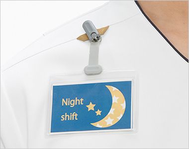 ナガイレーベン AW5577 スクラブ[男女兼用] 胸元に多機能ループがあります。