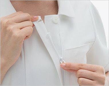 LH6217 ナガイレーベン(nagaileben) ビーズベリー 半袖ワンピース(女性用) 襟の内側はボタンとファスナー