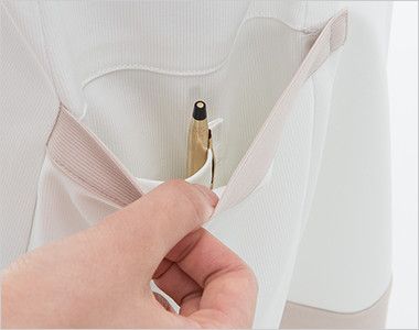 LH6282 ナガイレーベン ビーズベリー チュニック/半袖(女性用) ポケットは二重構造で、内側はペン差しポケット