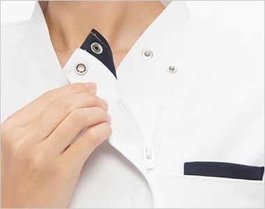 ナガイレーベン LX5527 スクラブ[男女兼用] フロントファスナー開きでメイクやヘアがみだれず簡単に着脱できます。