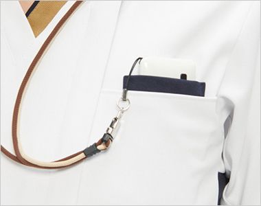 ナガイレーベン LX5527 スクラブ[男女兼用] 胸ポケットの内側にPHS用のポケットがあります。