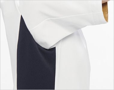 ナガイレーベン LX5527 スクラブ[男女兼用] 医療従事者特有の動きに対応した、肩まわりのストレスを極限までフリーにしたカッティングです。