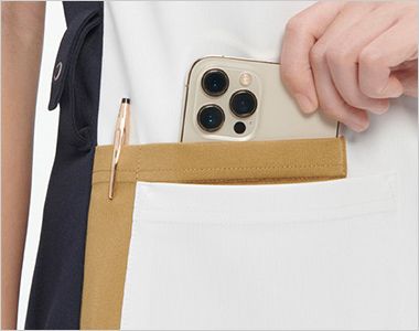 ナガイレーベン LX5527 スクラブ[男女兼用] 右腰の内側ポケットにはスマートフォン収納可能。