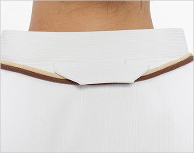 ナガイレーベン LX5527 スクラブ[男女兼用] 後ろ衿ぐり衿吊り付きです。