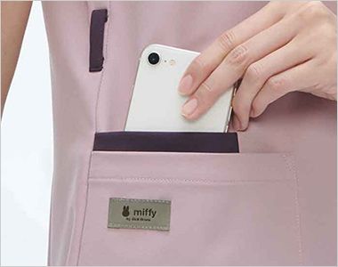 ナガイレーベン MFC-5862 スクラブ[男女兼用] 右腰の内側ポケットにはスマートフォン収納可能