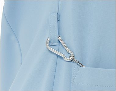 ナガイレーベン MPA3907 MACKINTOSH PHILOSOPHY スクラブ[女性用] 右脇キーループ。鍵やストラップなどをかけるためのループです。