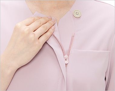 ナガイレーベン MPA3917 MACKINTOSH PHILOSOPHY スクラブ[女性用] フロントファスナー開きでメイクやヘアがみだれず簡単に着脱できます。