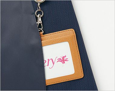 ジャケット すっきりスムーズに収納できるタテ型内ポケット。