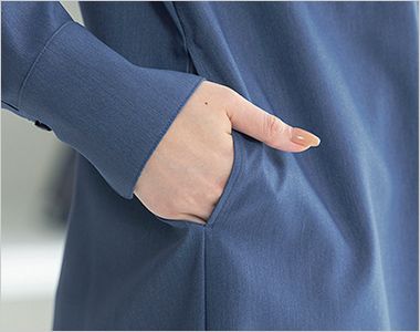 オーバーシャツ 名刺入れなどの小物をサッと収納できる便利な腰ポケット付き。
