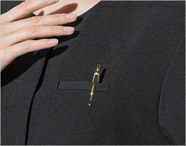 プルオーバー(五分袖) 左胸にはペンが差せる深さの胸ポケット付き。