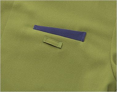 SerVo(サーヴォ) AD0601 ショップコート/七分袖/スタンドカラー(男女兼用) 胸ポケット・ネームループ。
ポケットはもちろん、生地を傷めずネームプレートを装着できるループ付き。