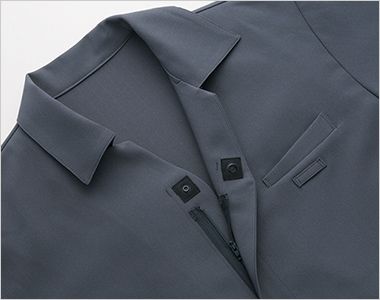 SerVo(サーヴォ) AD0602 ショップコート/七分袖/襟付き(男女兼用) ジップアップ・スナップボタン。
前合わせはきれいに形が決まり、かんたんに着脱できる仕様に。
