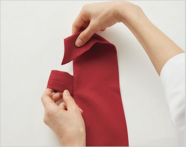 SerVo(サーヴォ) AN8100 タイ [男女兼用] 短い方をワンタッチループに通す