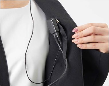 GROW GJAL2552 [通年]ノーカラージャケット[2wayストレッチ/ウール調/フォーマル] 内側にインカムコードを通せるループ付き。長いコードも邪魔にならずスッキリ。
