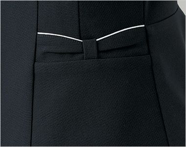 オーバーブラウス 腰ポケットはリボン風デザイン。パイピングには上品な配色アクセント