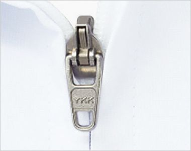 マタニティ用長袖ジャンパー セミオートコイルファスナー。
作業中に衣服が開かないセミオートロック仕様。