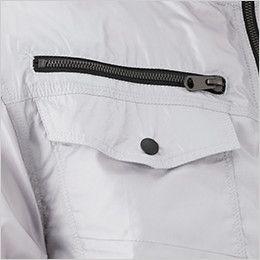 05811 シンメン S-AIR フードインハーフジャケット(男性用) フラップポケットとファスナーポケットで収納力抜群のツインポケット
