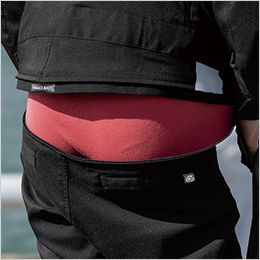 エスケープロダクト GE820 [通年]エンジニアーズつなぎ GRACE BACK®
ヒップオープン機能。腰周りのファスナーで簡単に開閉が出来てヒップオープンになるので、上着部分を脱がずに用が足せます。